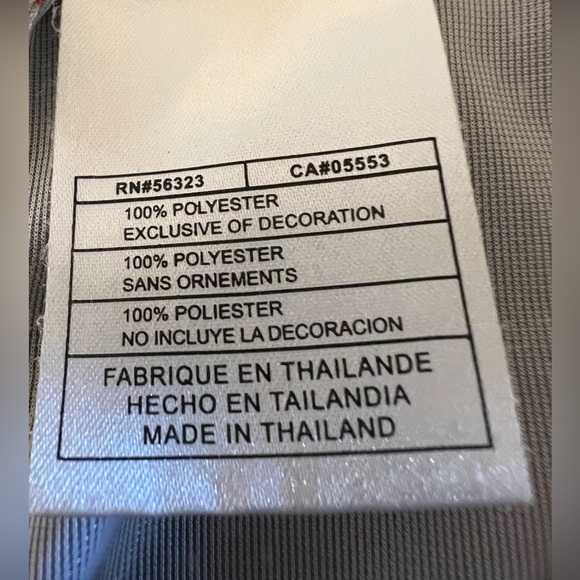 NIKE NAVY BLUE AND WHITE WOMEN’S RUNNING ATHLETIC SHORTS. - Picture 4 of 6